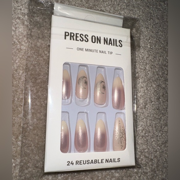 Almond Short Press-on Nails - Picture 3 of 3